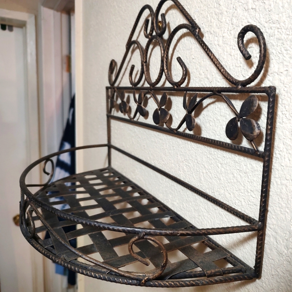Metal decorative wall shelf. - Picture 4 of 13